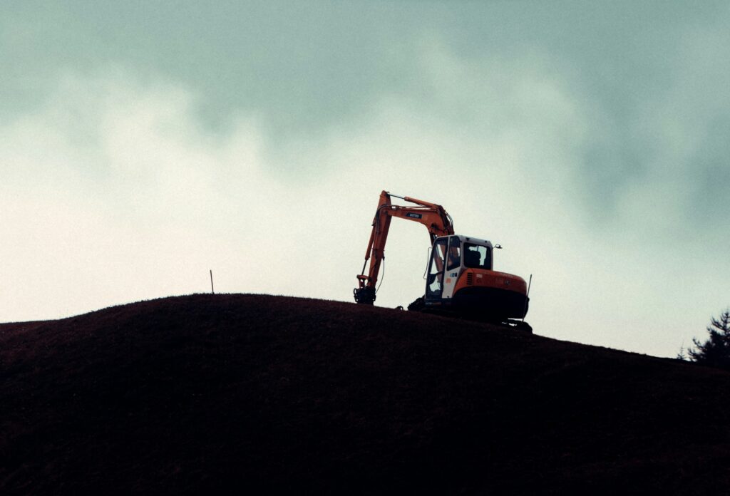 tobias kleeb 8MgAlJTXXW0 unsplash 1024x696 - Die Rolle von Baggerarbeiten bei der Landschaftsgestaltung